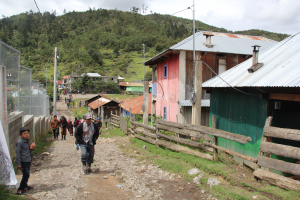 INDE lleva energía a aldea Quilín Novillo de Huehuetenango